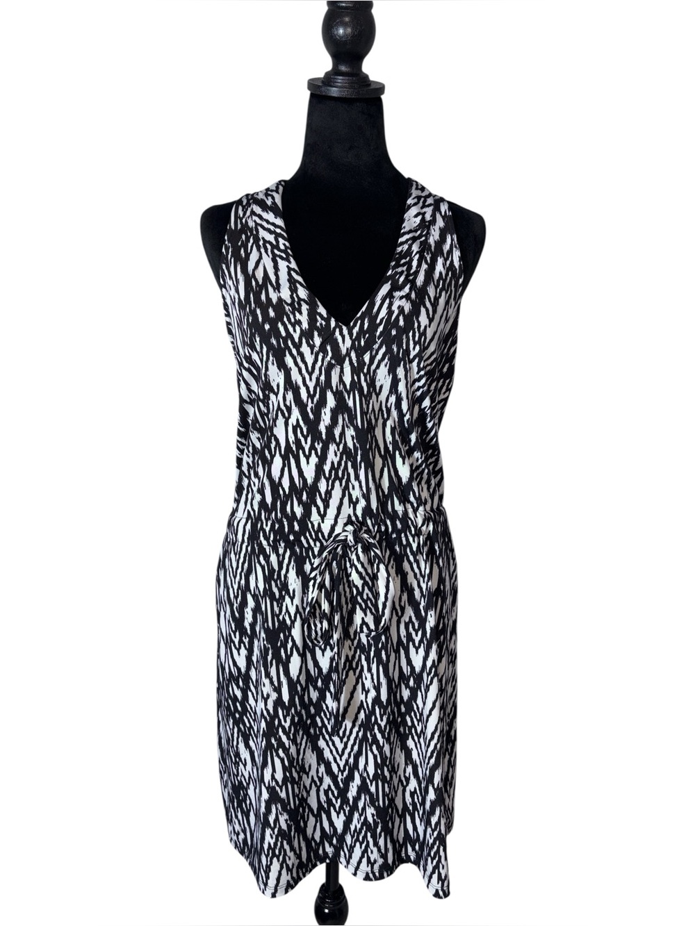 Veronica M Black and White V-Neck Tie-Waist Printed Dress Size Large